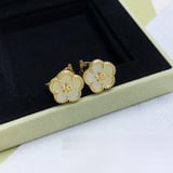 New Floral Jewelry Earrings Floral Stud Earrings European Style Best Seller Earrings Gold VAN CLEEF