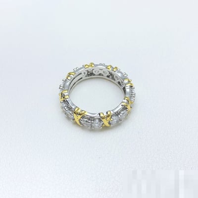 New Diamond-Set Ring New Zircon Ring
