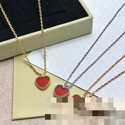 European Style Vintage Necklace Minimalist Pendant Necklace In Stock Wholesale high quality jewelryVAN CLEEF
