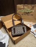 Coach Swinger handbag with box