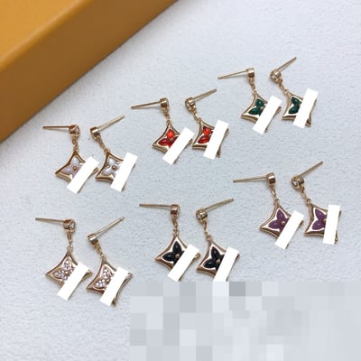 2026 New Hot Seller Minimalist Floral Earrings Versatile Earrings Wholesale VAN CLEEF