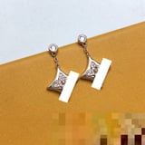 2026 New Hot Seller Minimalist Floral Earrings Versatile Earrings Wholesale VAN CLEEF
