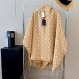 Fendi. cloak IN wool and cashmere Material: Wool and cashmere blend Size: 140 * 140