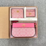 XDR2601-1 # Coach Set Back shoulder strap with inner wheat and cloth labeled with pendant pull head with logo. Matching non-woven matching gift box