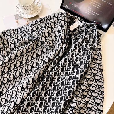 Gray Silver - Letter Cloak Size: 140x180cm Material: 84% cashmere, 12% viscose, 4% polyester