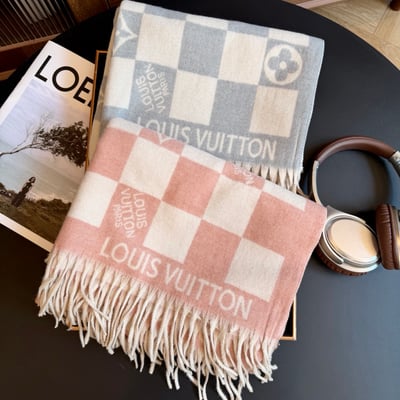 Louis Vuitton scarf size: 180-60cm