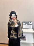 Louis Vuitton scarf size: 180-60cm