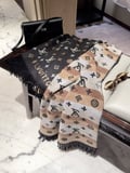 Louis Vuitton scarf size: 180-60cm