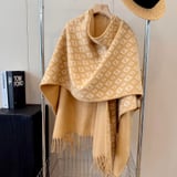 Fendi. cloak IN wool and cashmere Material: Wool and cashmere blend Size: 140 * 140