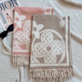 Louis Vuitton scarf size: 180-60cm