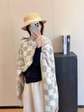 Louis Vuitton scarf size: 180-60cm