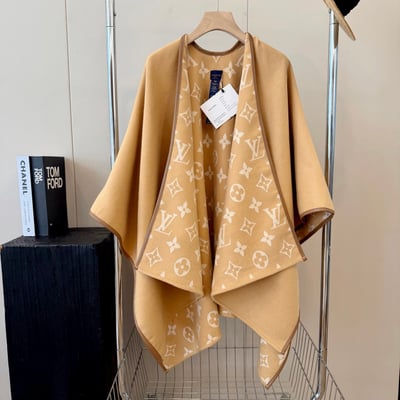 Louis Vuitton Cloak Composition: 92% wool, 8% cashmere