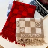 Louis Vuitton scarf size: 180-60cm