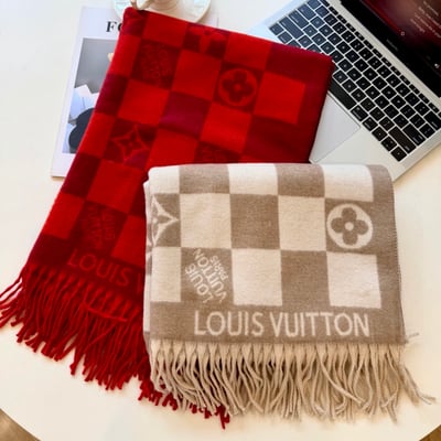 Louis Vuitton scarf size: 180-60cm