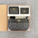 XDR2601-1 # Coach Set Back shoulder strap with inner wheat and cloth labeled with pendant pull head with logo. Matching non-woven matching gift box