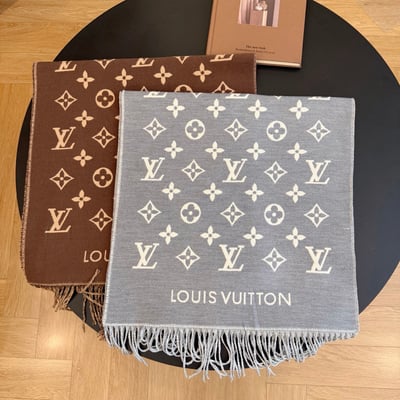 Louis Vuitton scarf size: 180-60cm