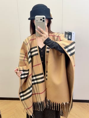 Burberry cloak coat · Specifications: 140x140cm .Content: 51% wool, 49% cashmere