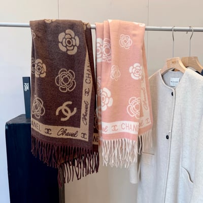 Chanel scarf size: 180-60cm