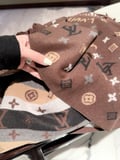 Louis Vuitton scarf size: 180-60cm