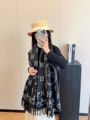 hermes scarf size: 180-60cm