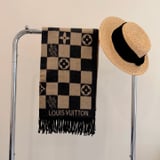 Louis Vuitton scarf size: 180-60cm