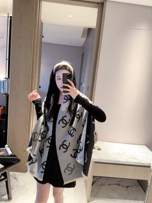 Chanel scarf size: 180-60cm