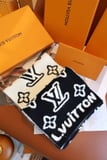 Louis Vuitton scarf size: 180-60cm