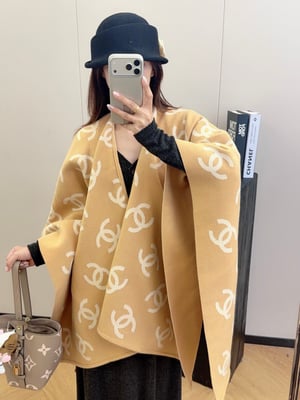 Chanel 140 * 140cm Shawl