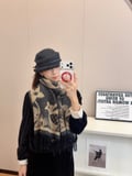 Louis Vuitton scarf size: 180-60cm