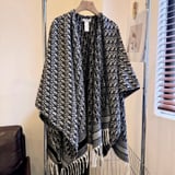 Gray Silver - Letter Cloak Size: 140x180cm Material: 84% cashmere, 12% viscose, 4% polyester