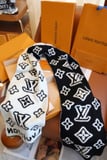 Louis Vuitton scarf size: 180-60cm