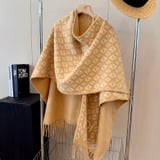 Fendi. cloak IN wool and cashmere Material: Wool and cashmere blend Size: 140 * 140