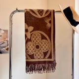 Louis Vuitton scarf. Size: 180-60cm