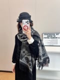 Louis Vuitton scarf. Size: 180-60cm