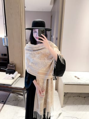 Dior scarf size: 180-60cm