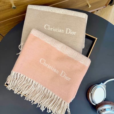 Dior scarf size: 180-60cm