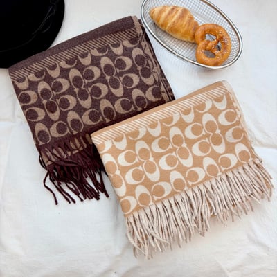 Coach scarf. Size: 180-60cm