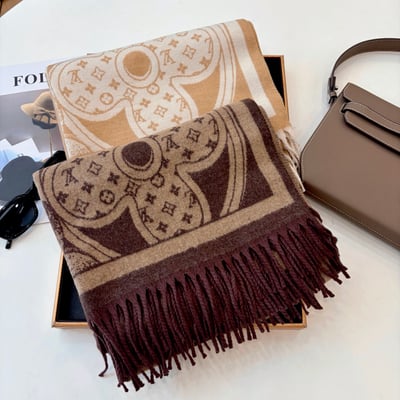 Louis Vuitton scarf. Size: 180-60cm