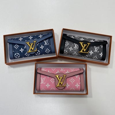 Louis Vuitton handheld change purse