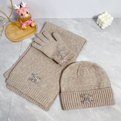 Celine [scarf➕ hat with fur ball➕ gloves] Three-piece set Material: 50% wool➕ 50% acryli!