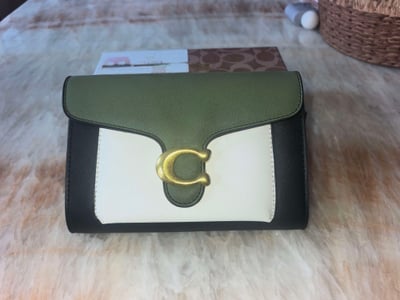 Coach shoulder crossbody with box