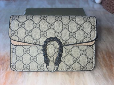 Gucci shoulder underarm bag with box