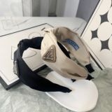 Prada Triangle Knotted Wide Edge Headband Niche Master Fashion Elegance Kinky Headband Popular All Match Headwear Women
