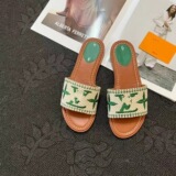 Louis Vuitton flip flops women 2024 summer new v letter slippers fashion outer wear lightweight flat beach shoes women slippers