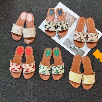 Louis Vuitton flip flops women 2024 summer new v letter slippers fashion outer wear lightweight flat beach shoes women slippers