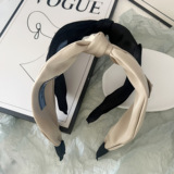 Prada Triangle Knotted Wide Edge Headband Niche Master Fashion Elegance Kinky Headband Popular All Match Headwear Women