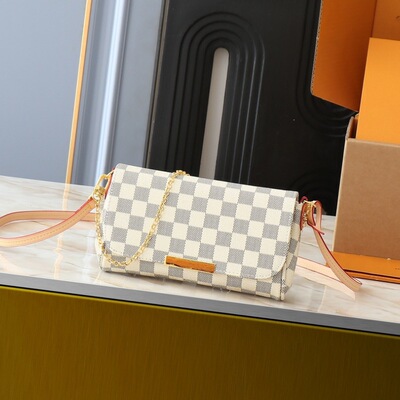Cross-border women's bag single shoulder printing classic large square bag light armpit bag European and American trendy magnetic buckle factory source