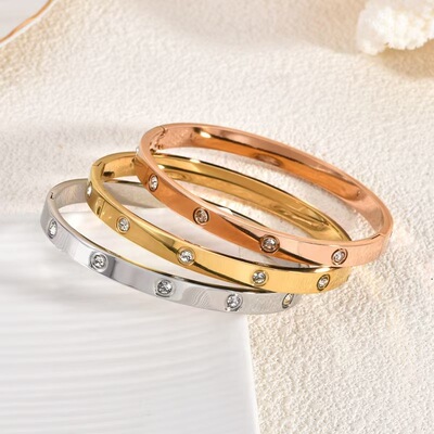 Manufacturer wholesale Cartier classic love series ten diamond bracelet titanium steel plated 18K nail bracelet not faded