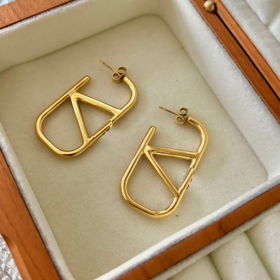 celine Stainless Steel Tenu Earrings Letter V Light Luxury Earrings Cross-border Hot Selling Simple Elegant Stud Earrings Branded Stud Earrings Waterproof