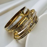 Titanium steel V-letter bracelet wholesale imitation shell design big brand letter foreign trade hot item simple personality niche
